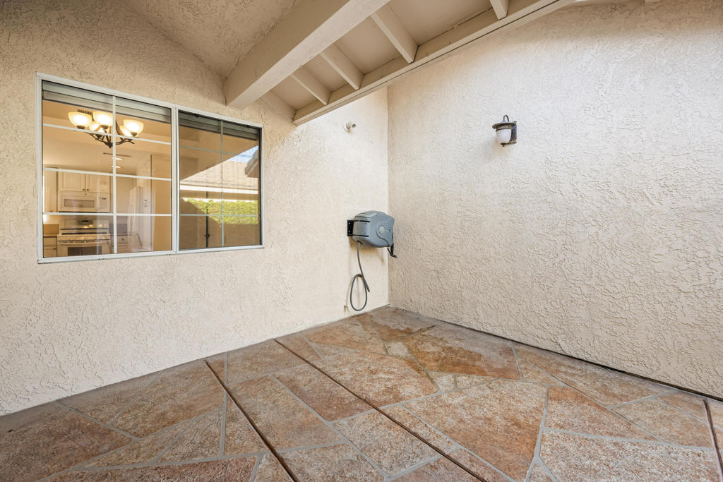 75451 La Cresta Drive