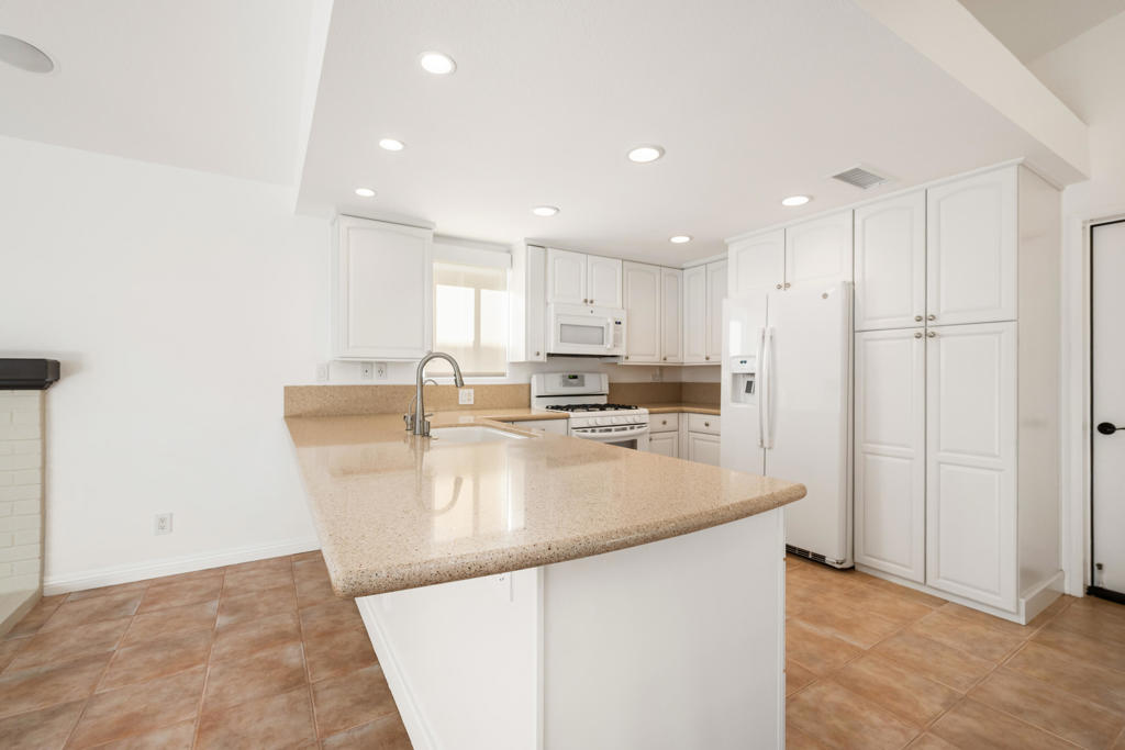 75451 La Cresta Drive