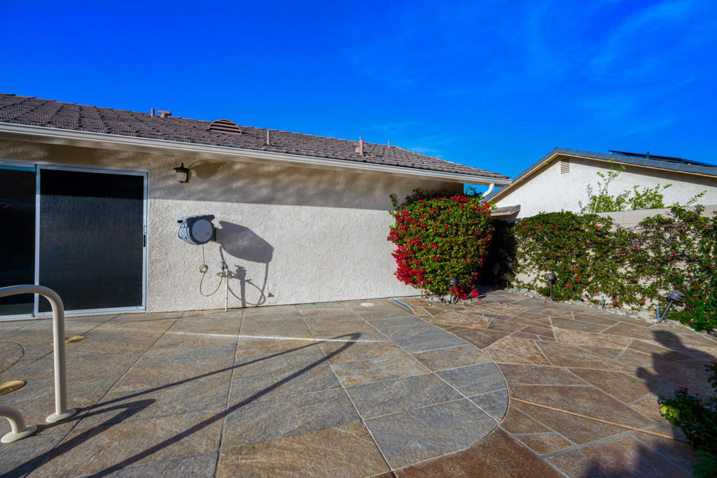 75451 La Cresta Drive