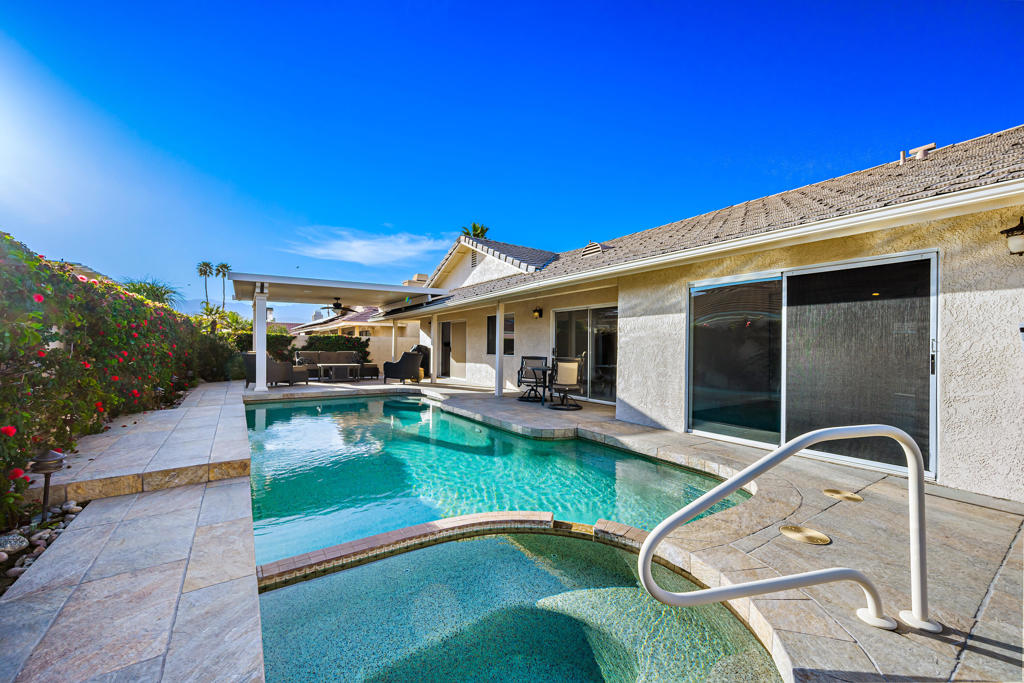 75451 La Cresta Drive