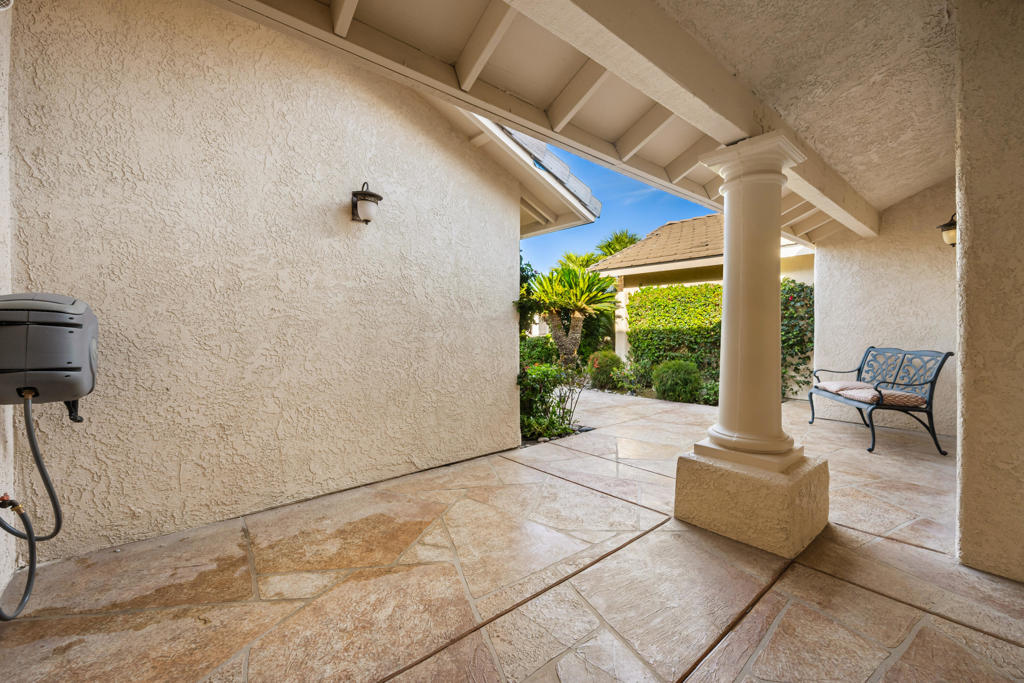 75451 La Cresta Drive