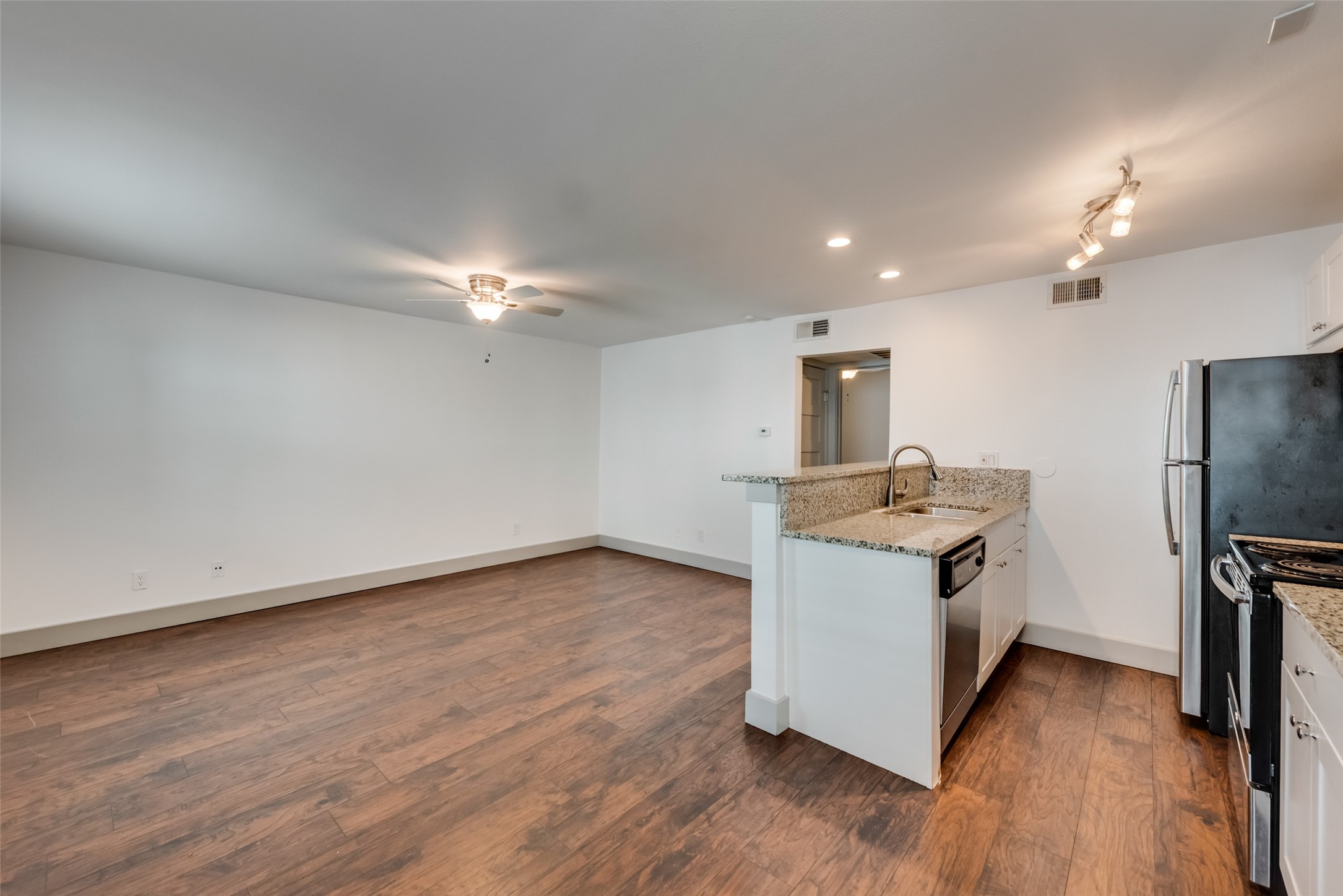 4633 Fairmount Street 208