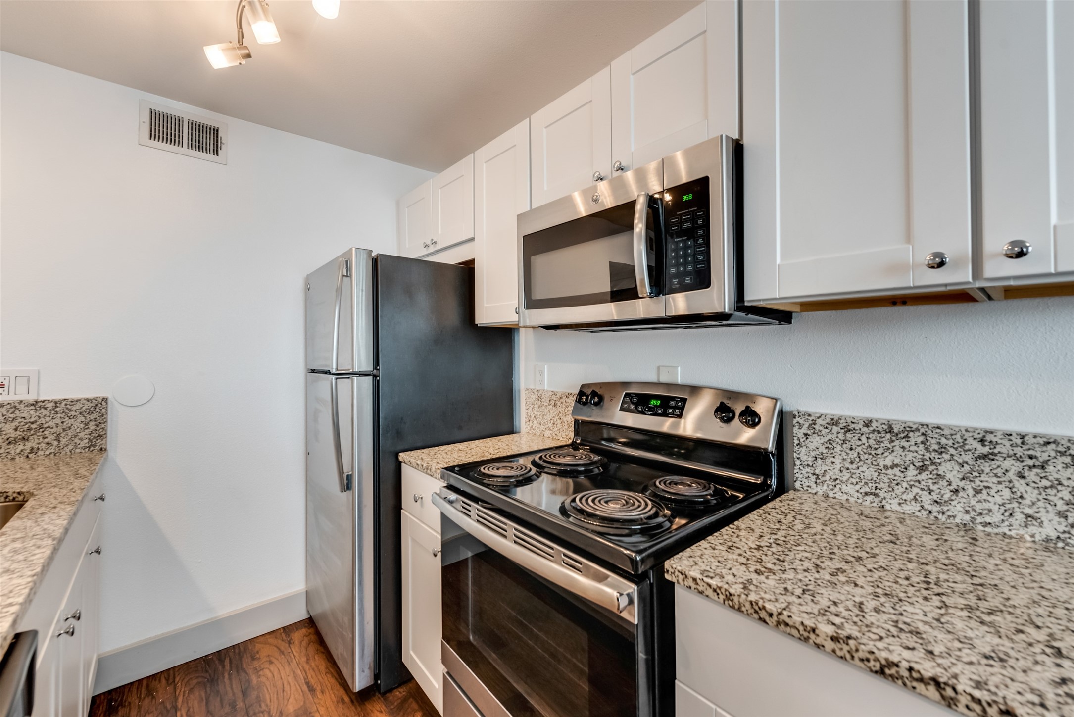 4633 Fairmount Street 208