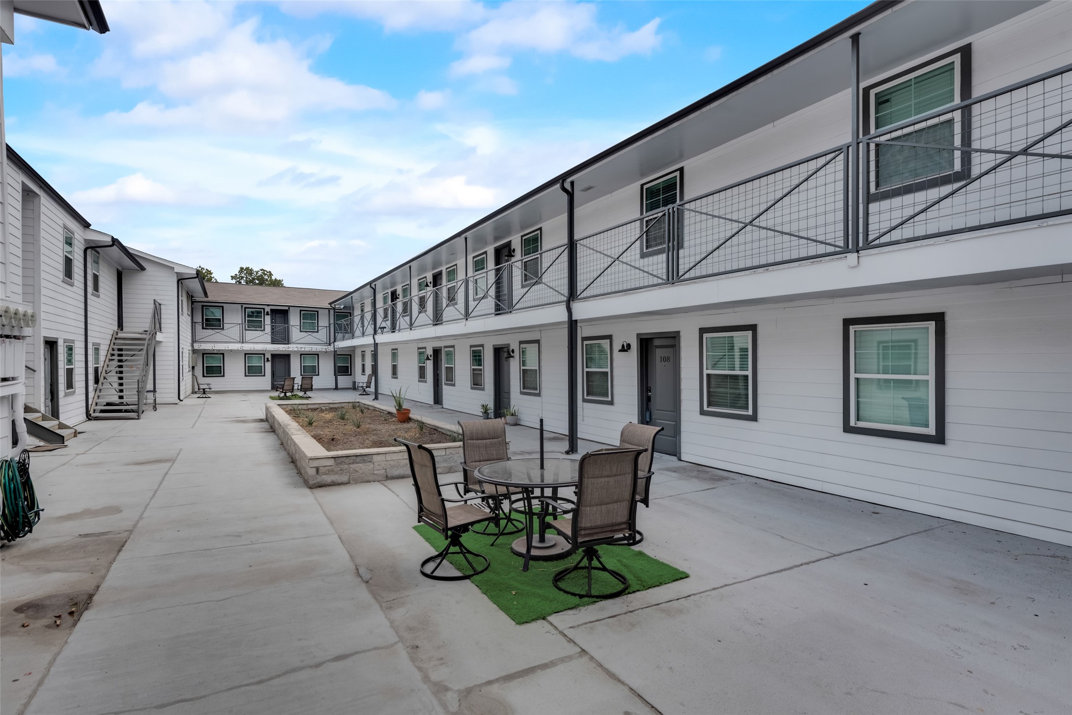 4633 Fairmount Street 208