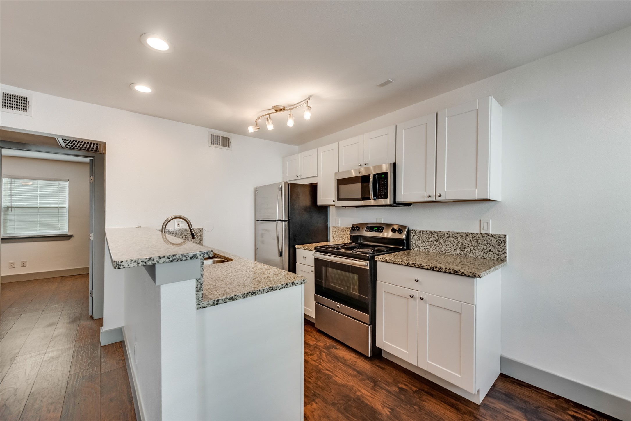 4633 Fairmount Street 208
