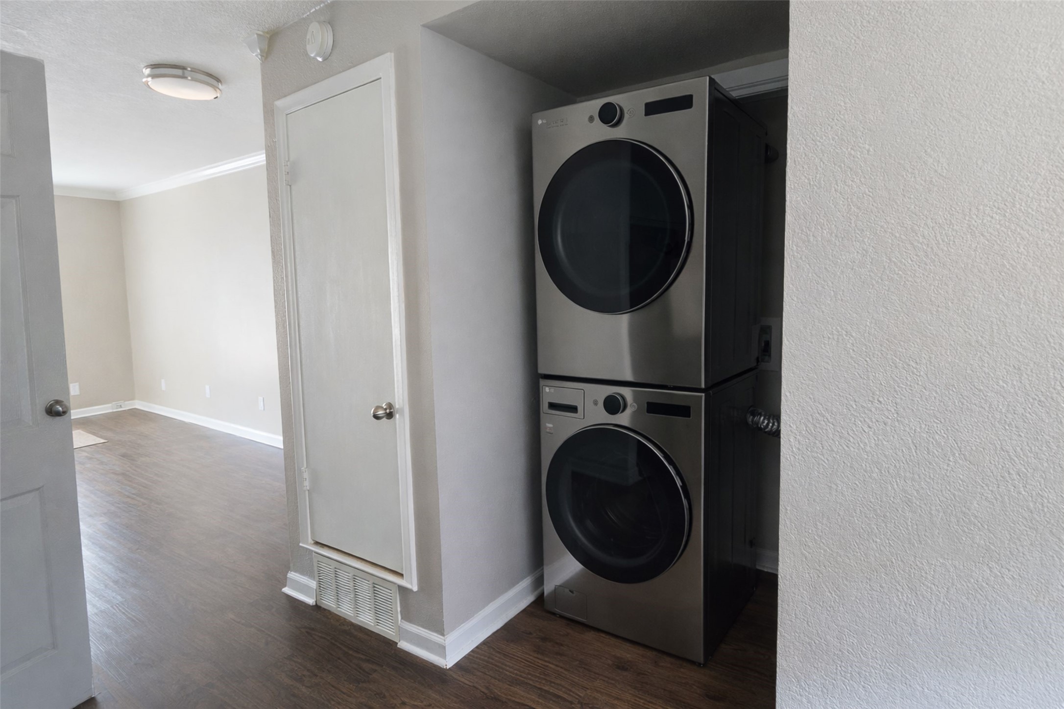 4335 Cedar Springs Road 204