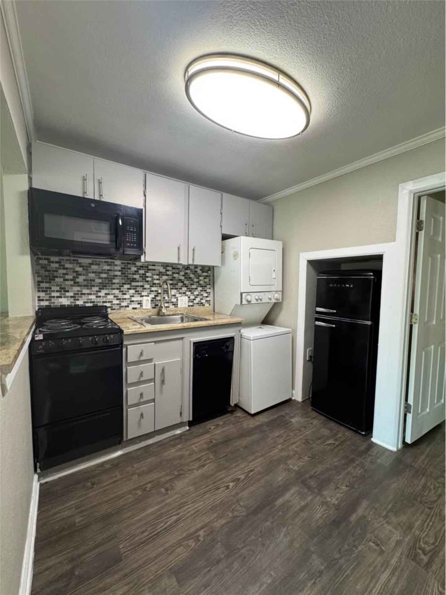 4335 Cedar Springs Road 107