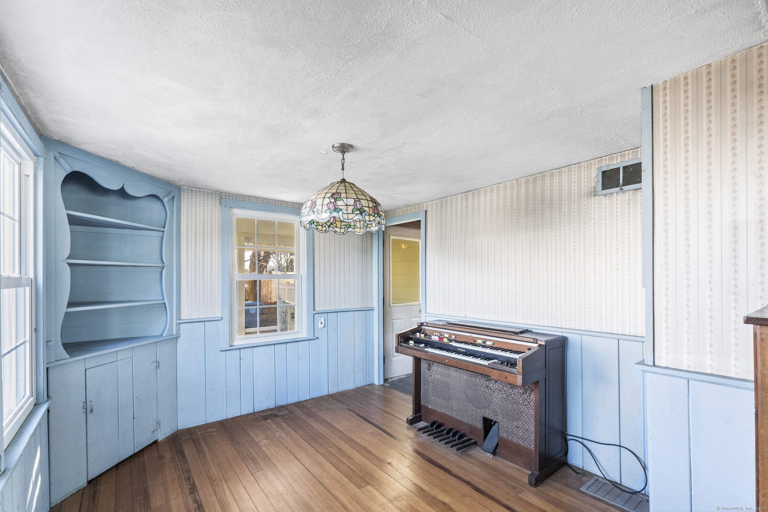 18 Billow Road