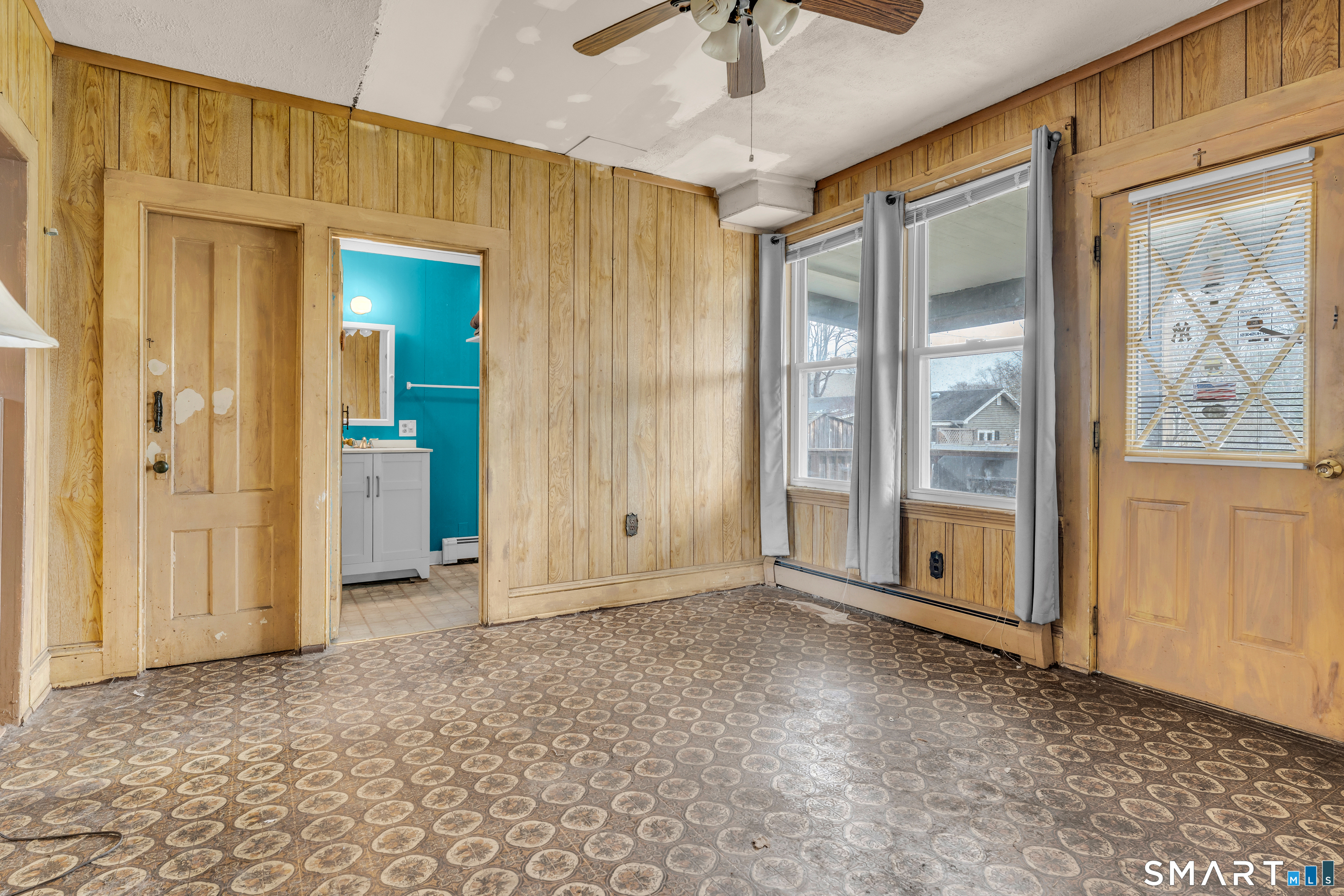 21 North Washington Avenue