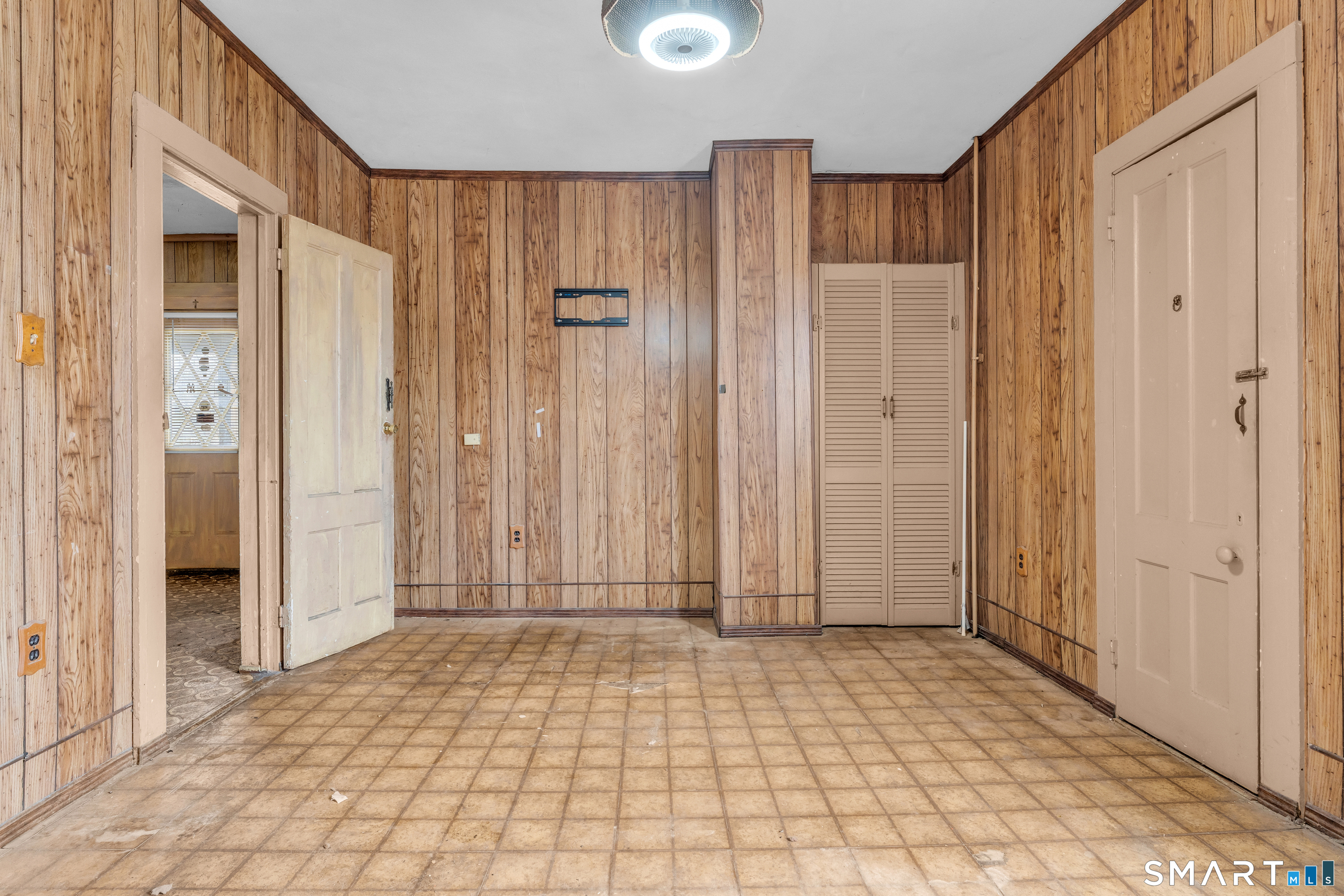 21 North Washington Avenue