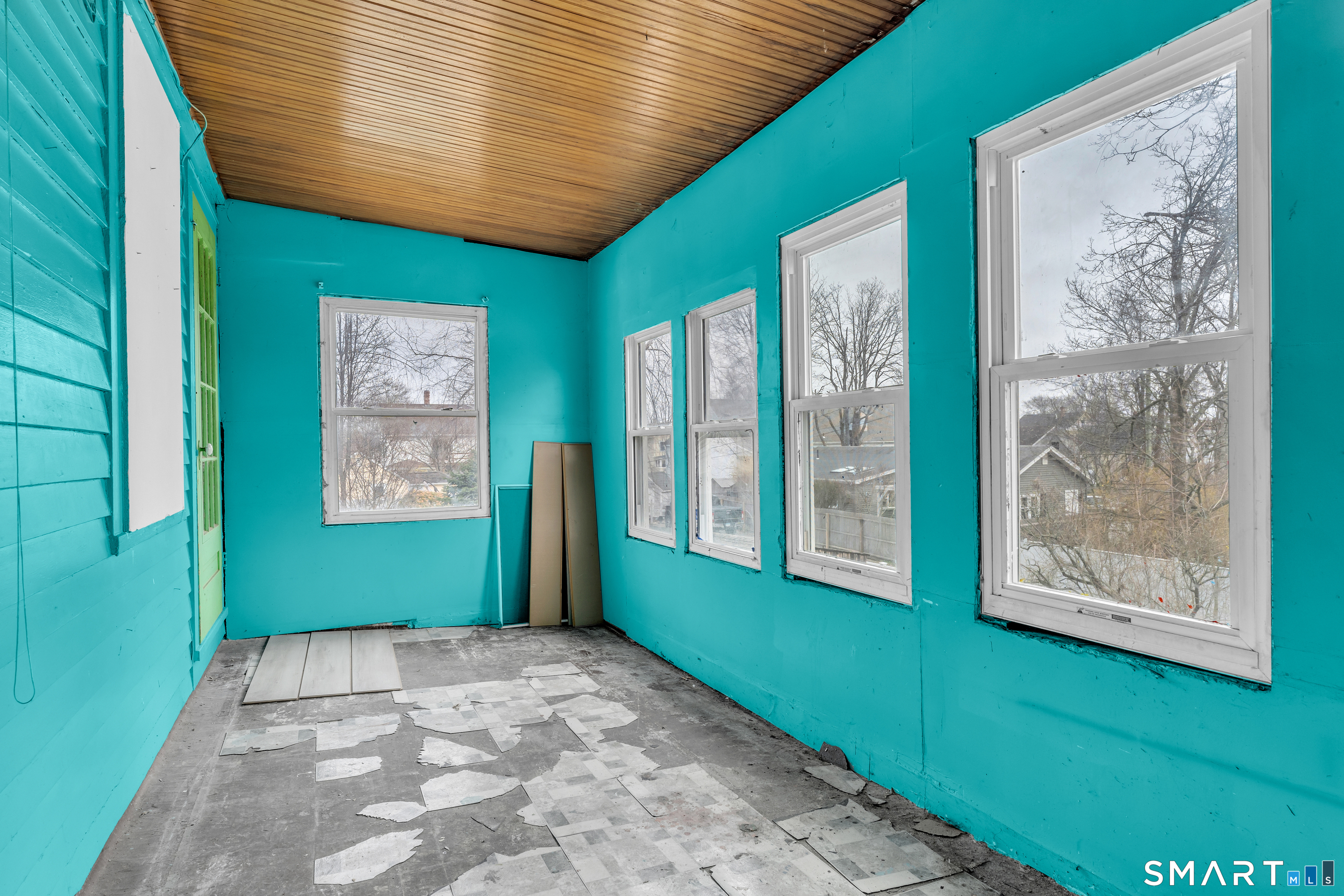 21 North Washington Avenue