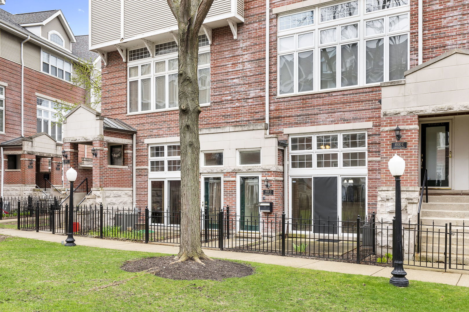 4930 S Cornell Avenue Unit: D