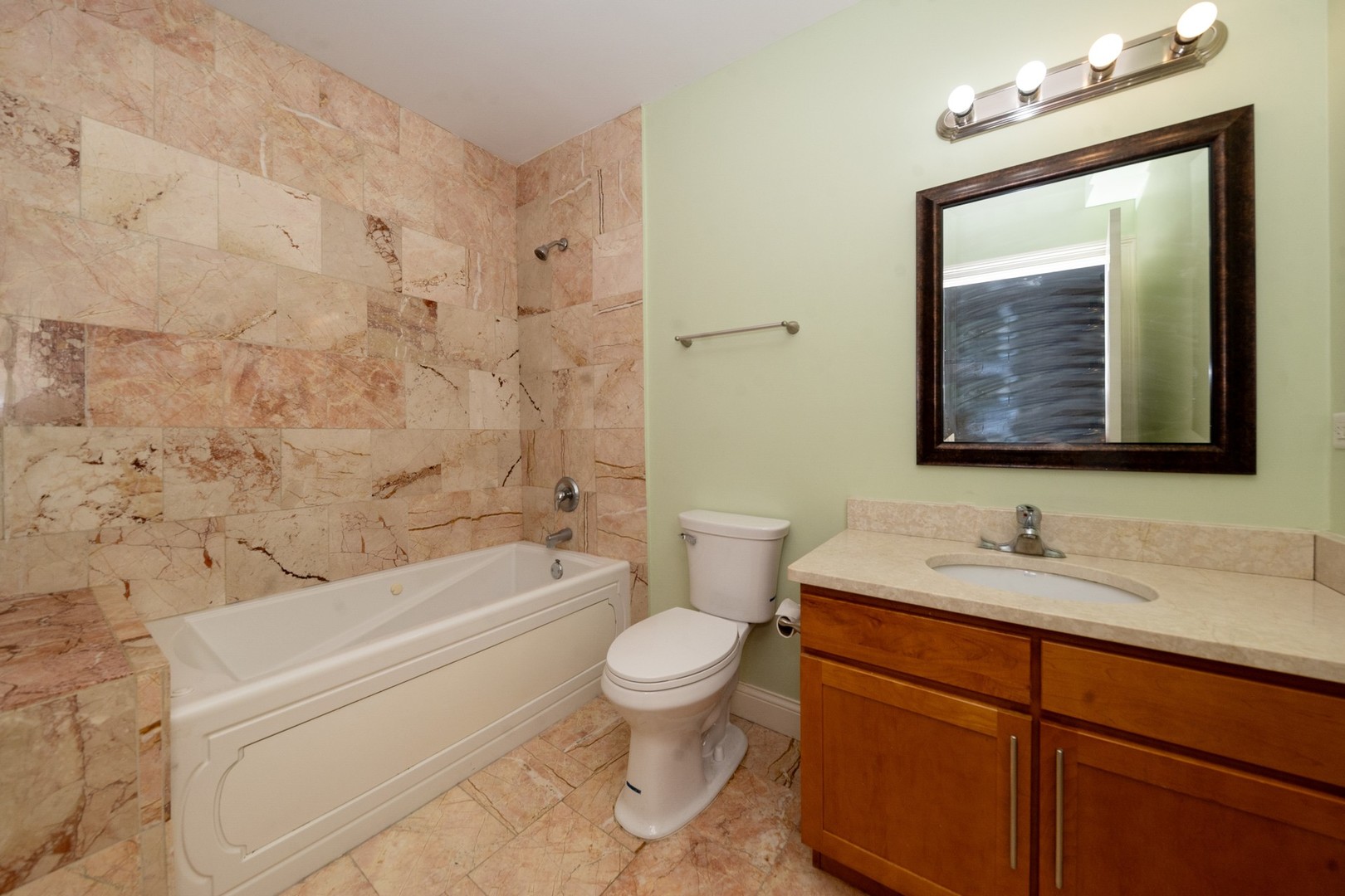 6424 S Woodlawn Avenue Unit: 2