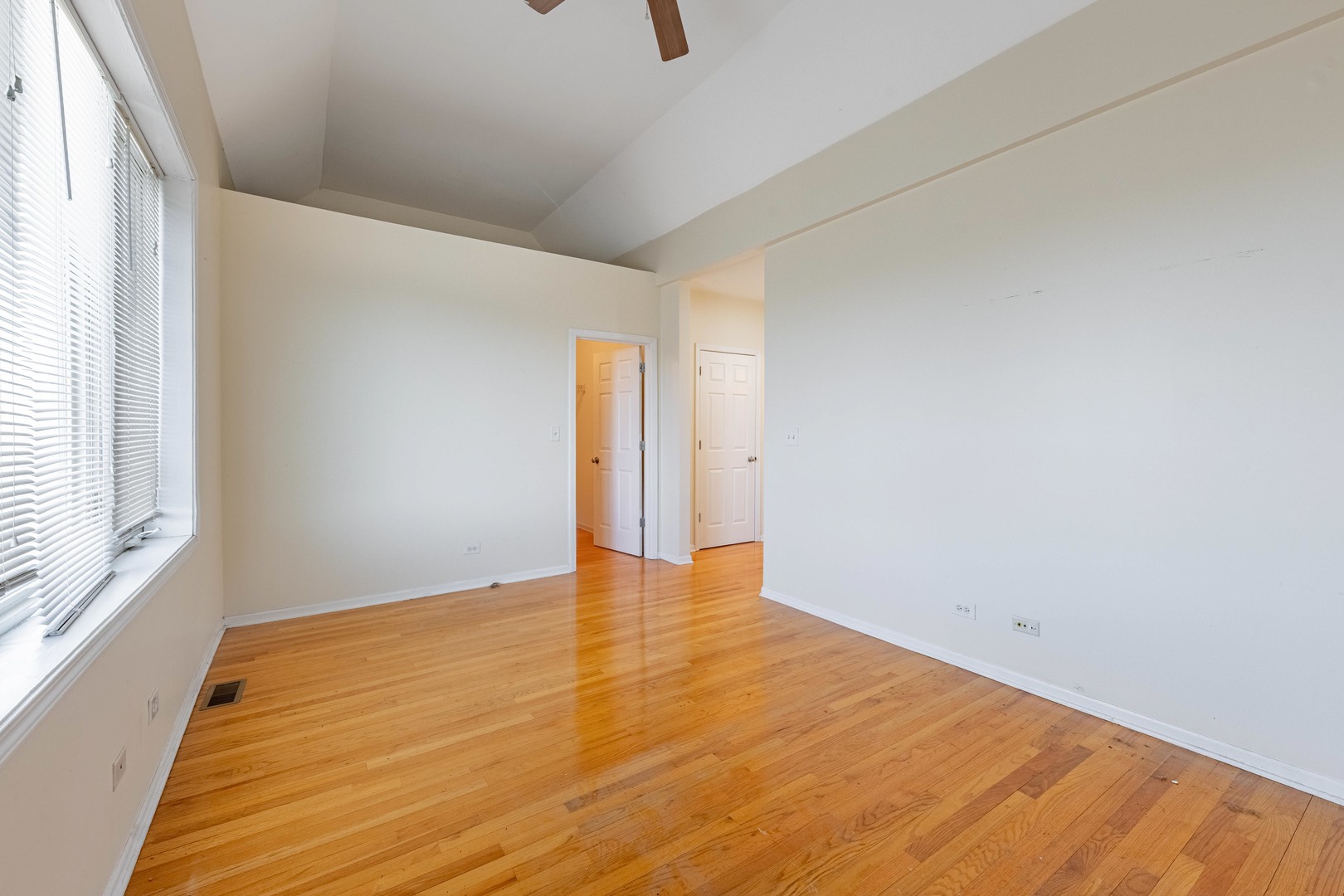 4553 S King Drive