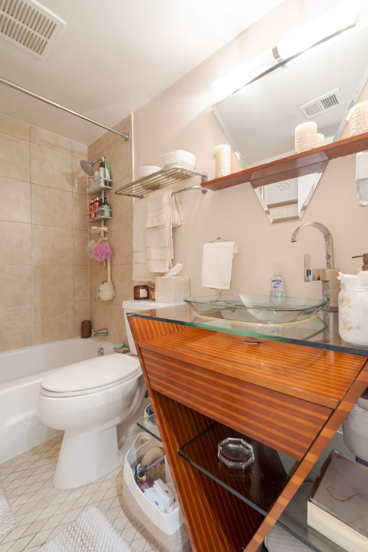 12821 S Kenneth Avenue Unit: B3