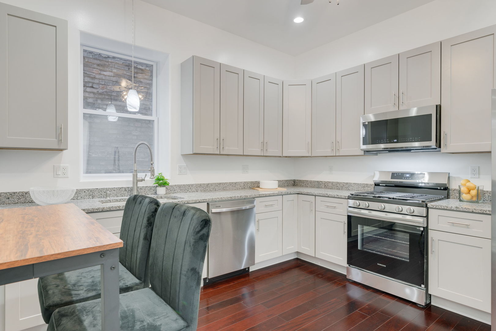 140 W 66th Street Unit: 1F