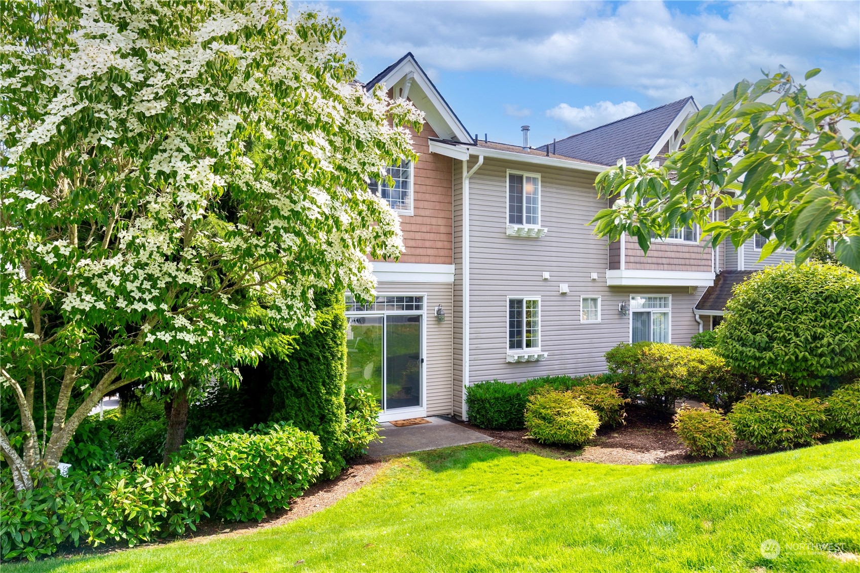 23120 SE Black Nugget Road Unit: R6