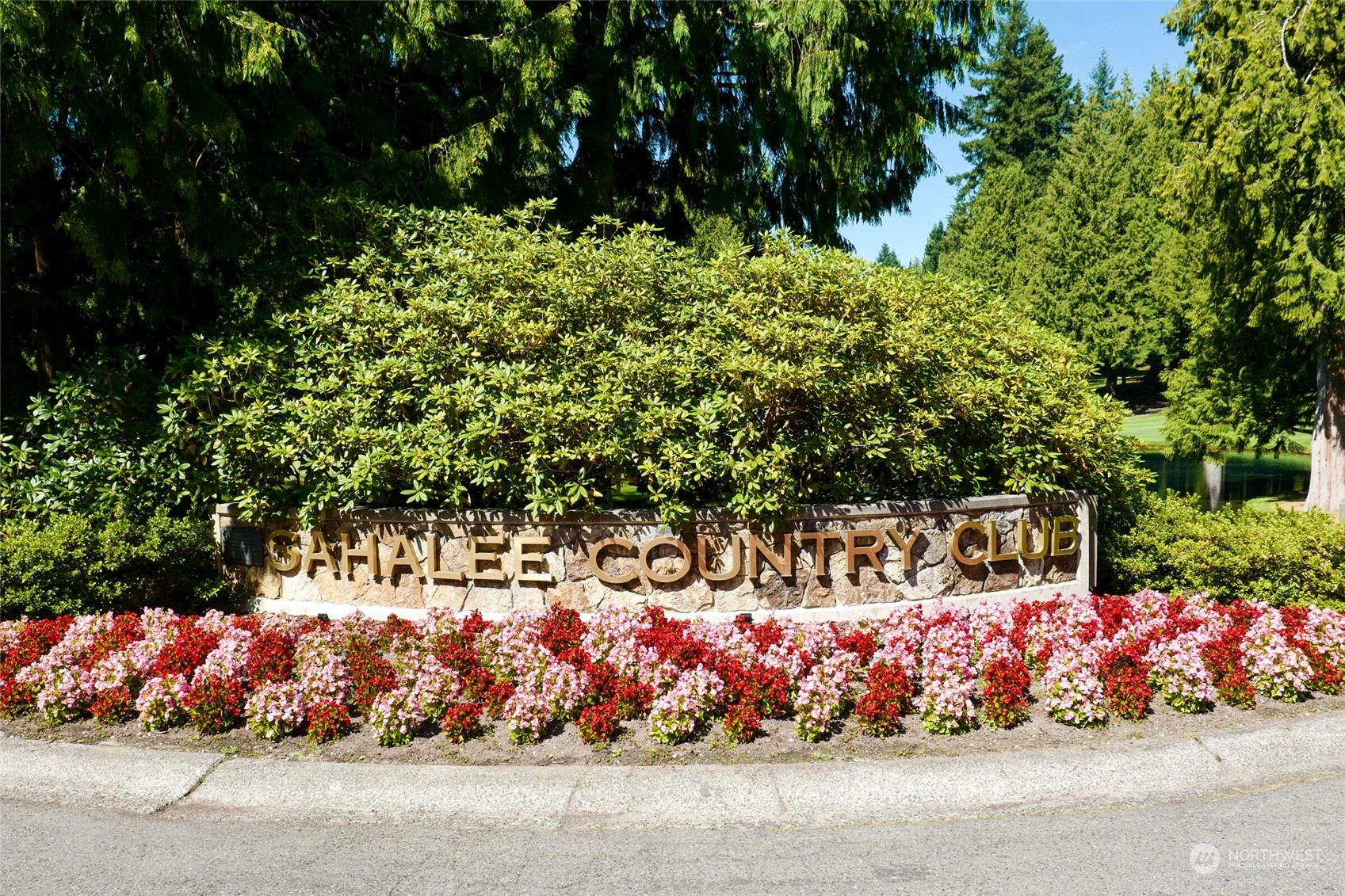 2808 Sahalee Drive E
