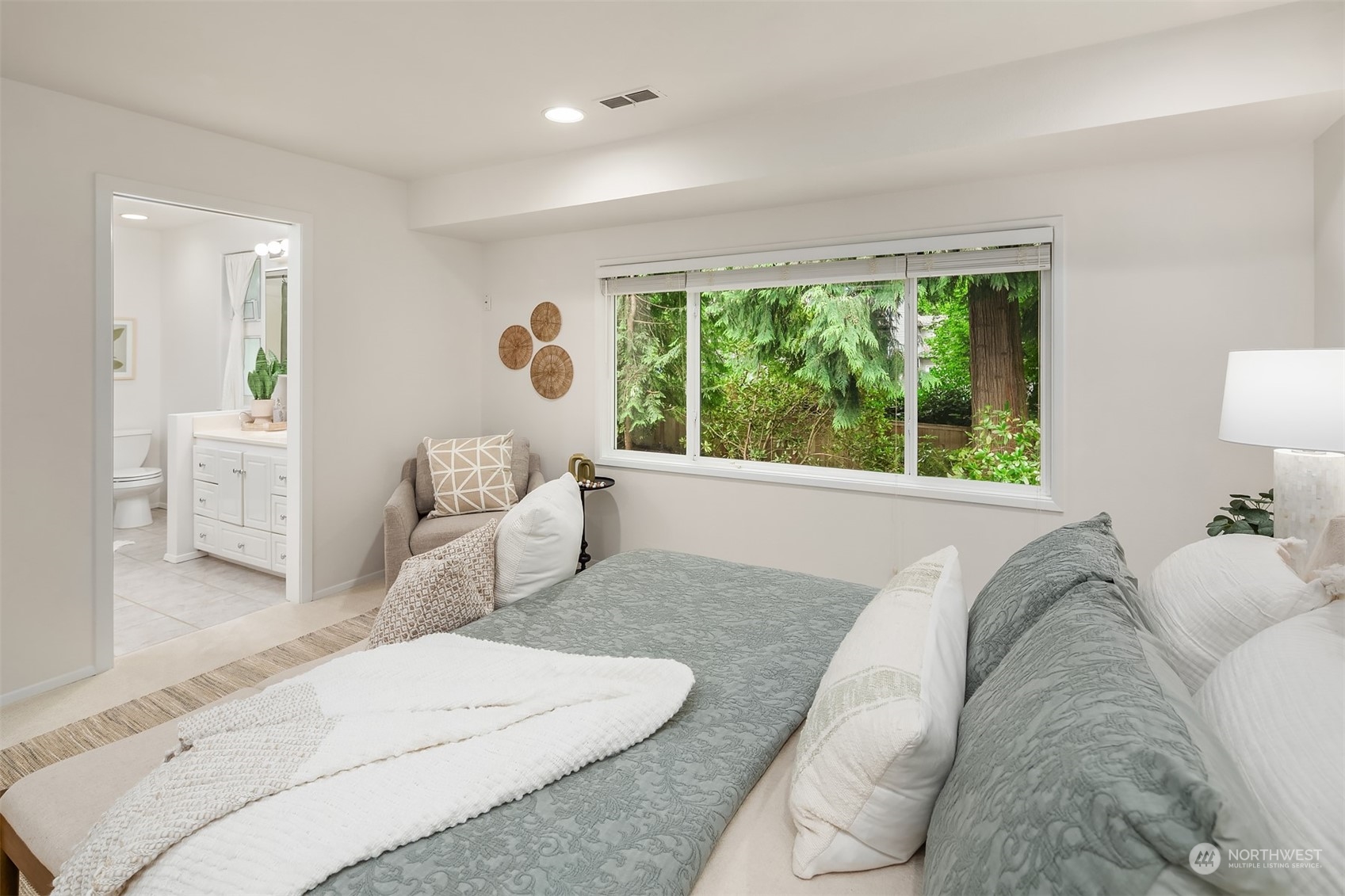 2808 Sahalee Drive E