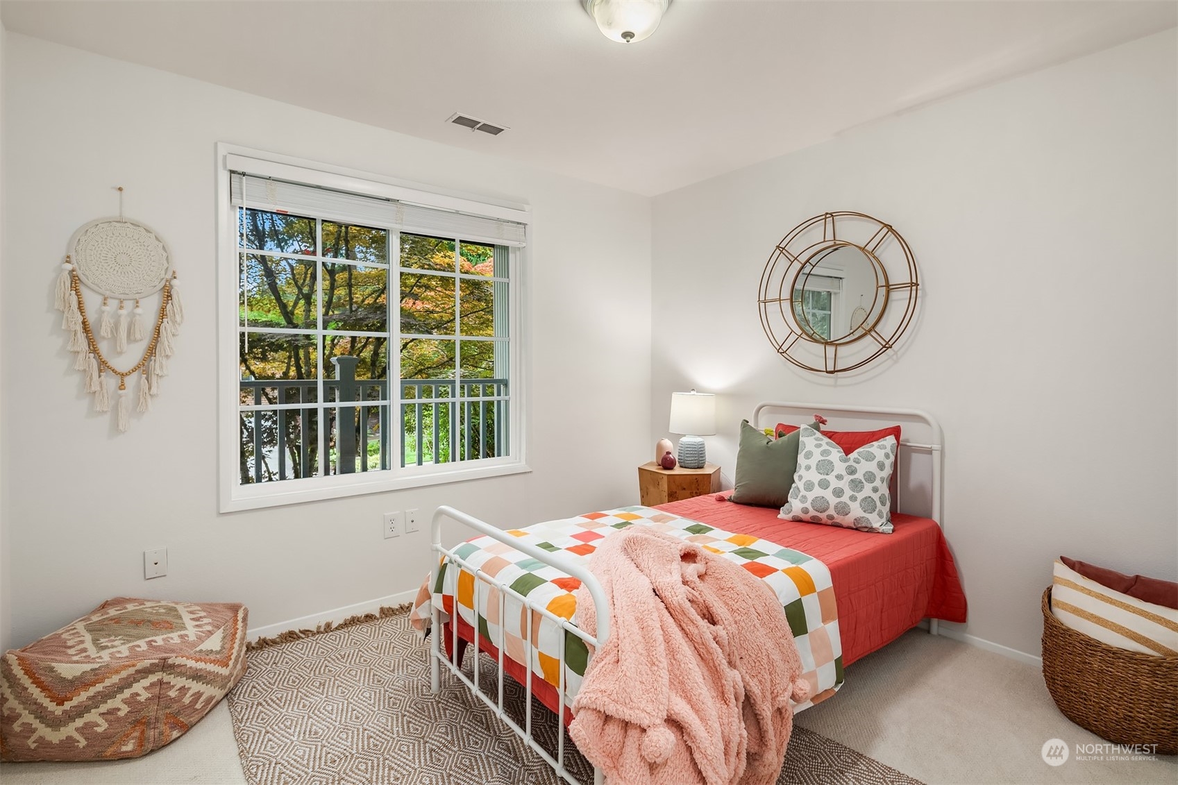 2808 Sahalee Drive E