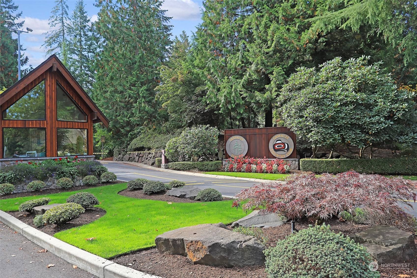 2808 Sahalee Drive E