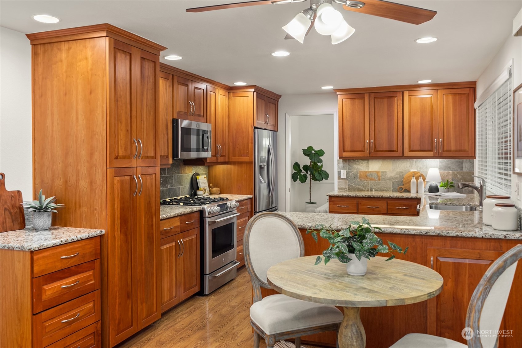 2808 Sahalee Drive E