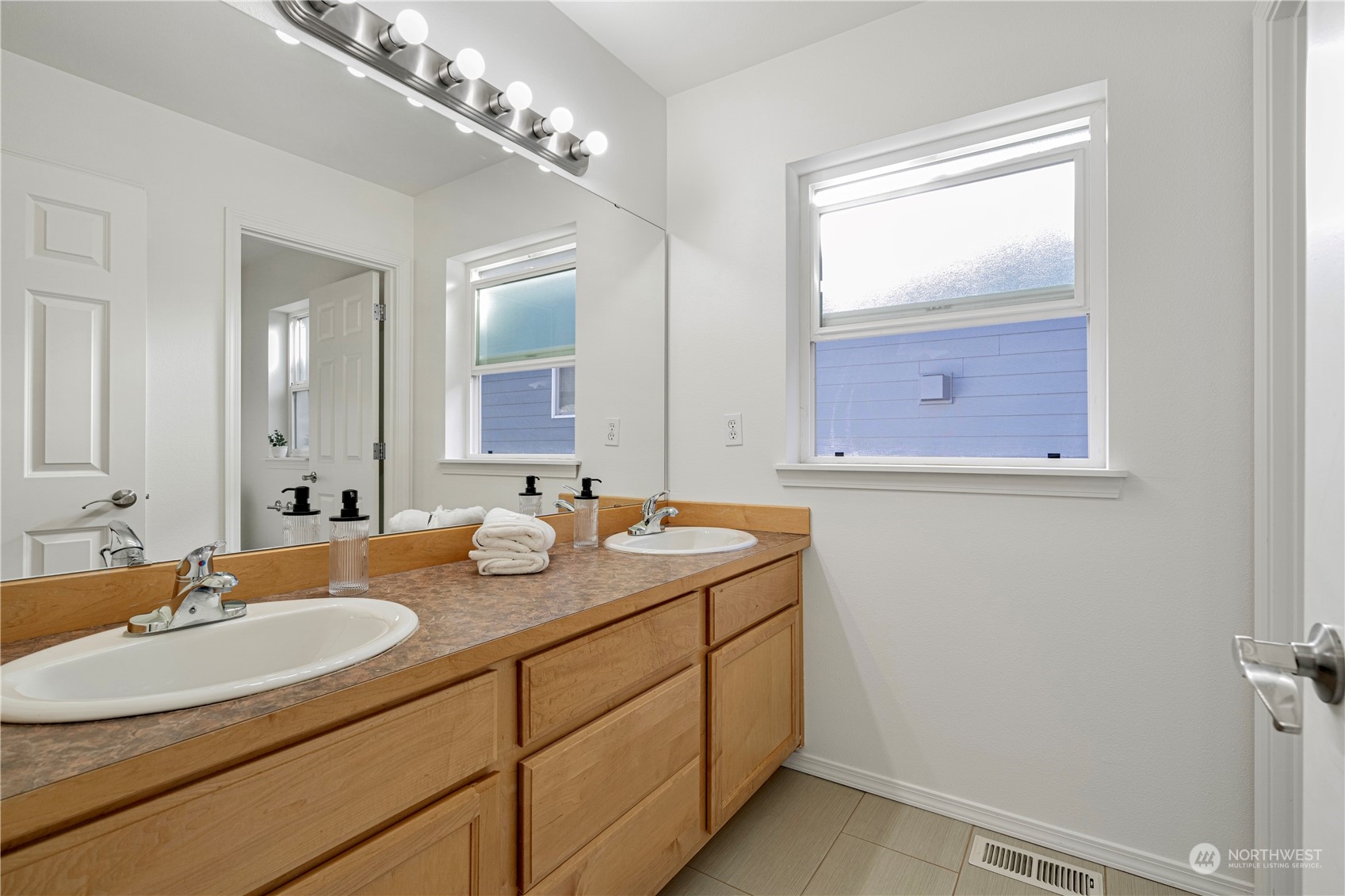 13082 NE 186th Street