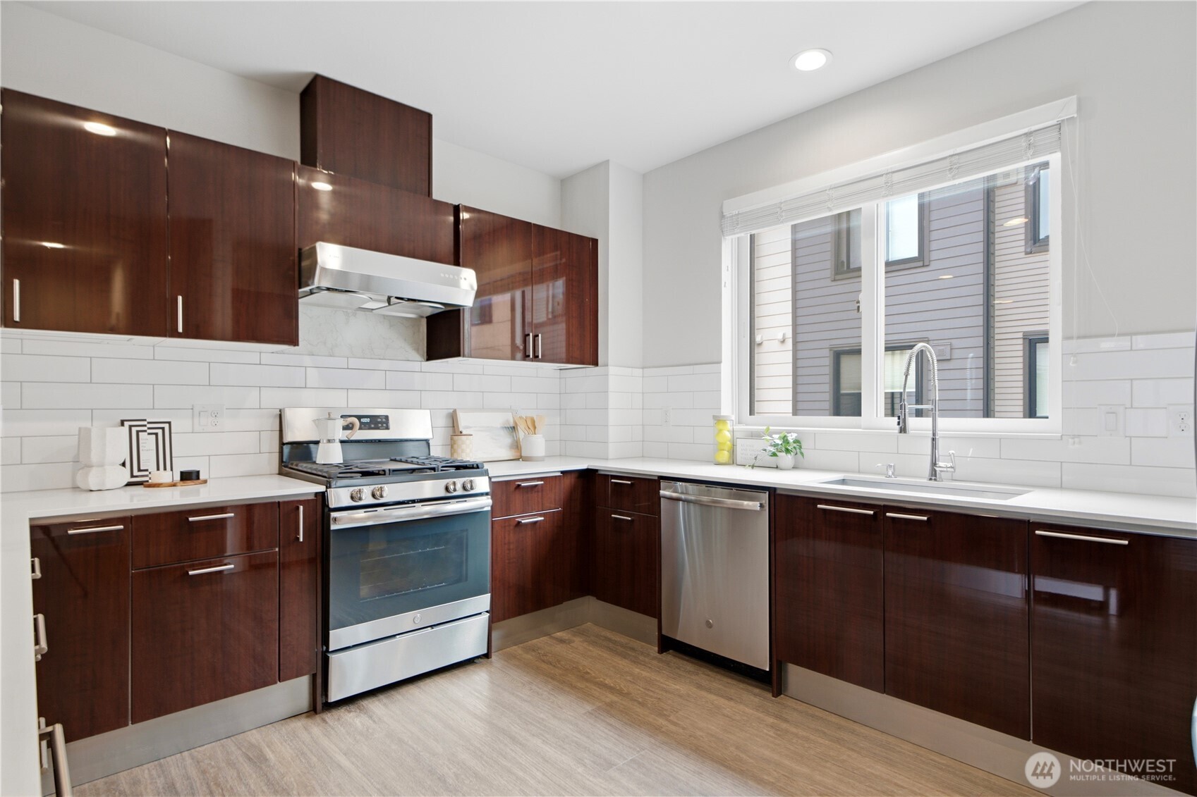 522 Glacier Walk SE