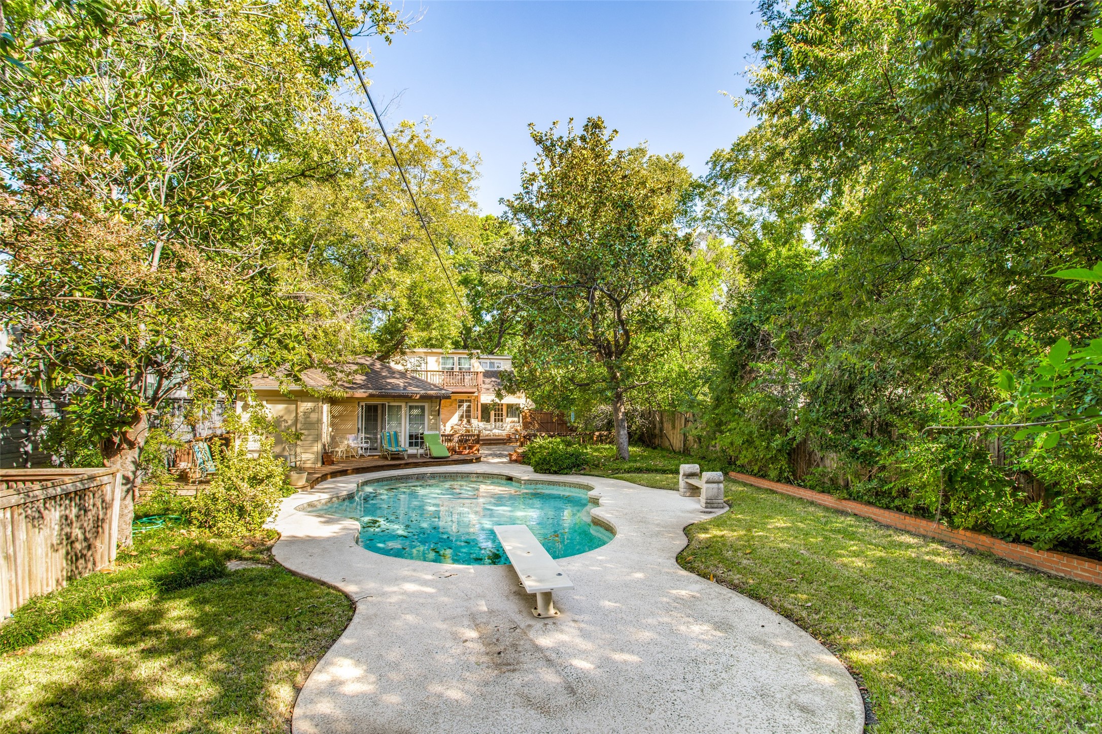 8714 Canyon Drive