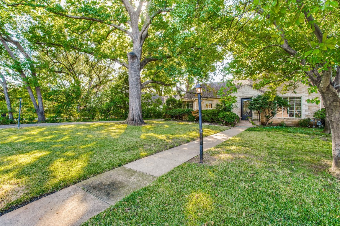 8714 Canyon Drive