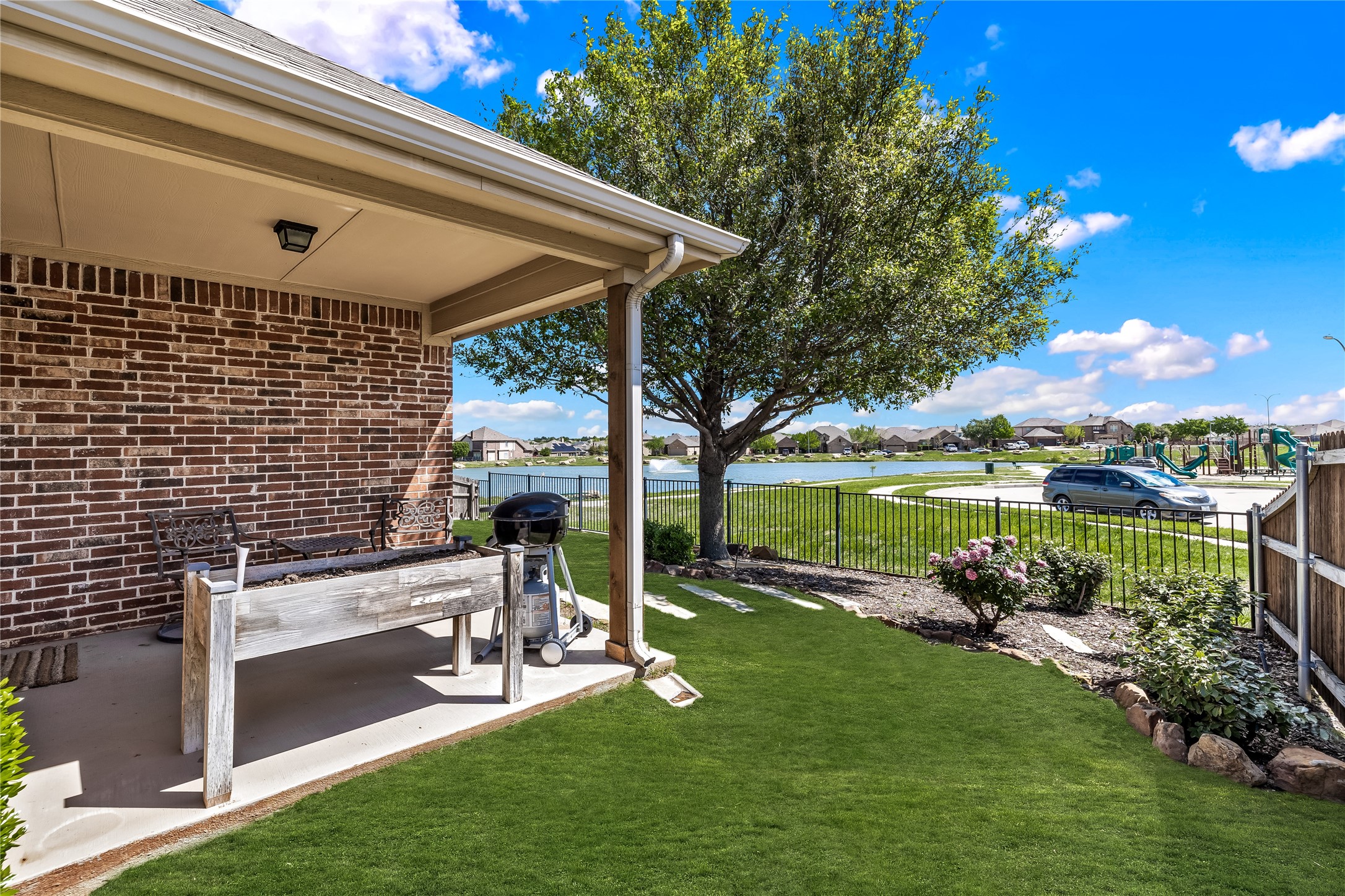 12400 Woods Edge Trail