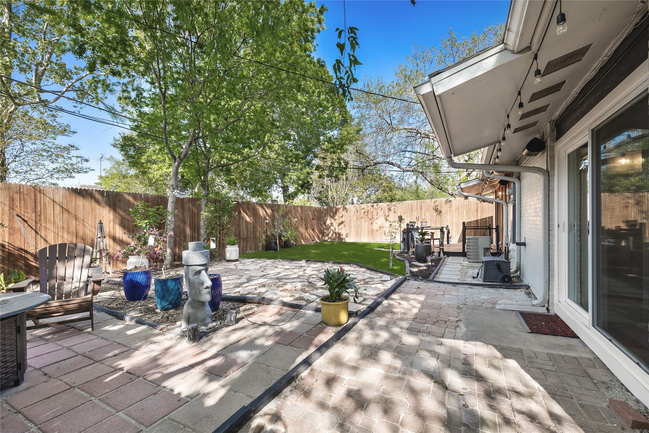 912 Wisteria Way