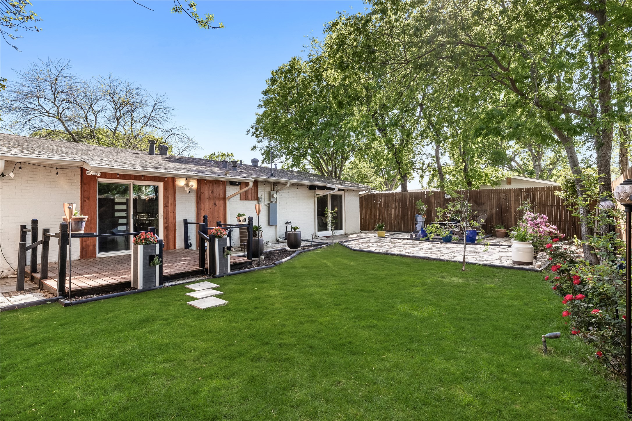 912 Wisteria Way