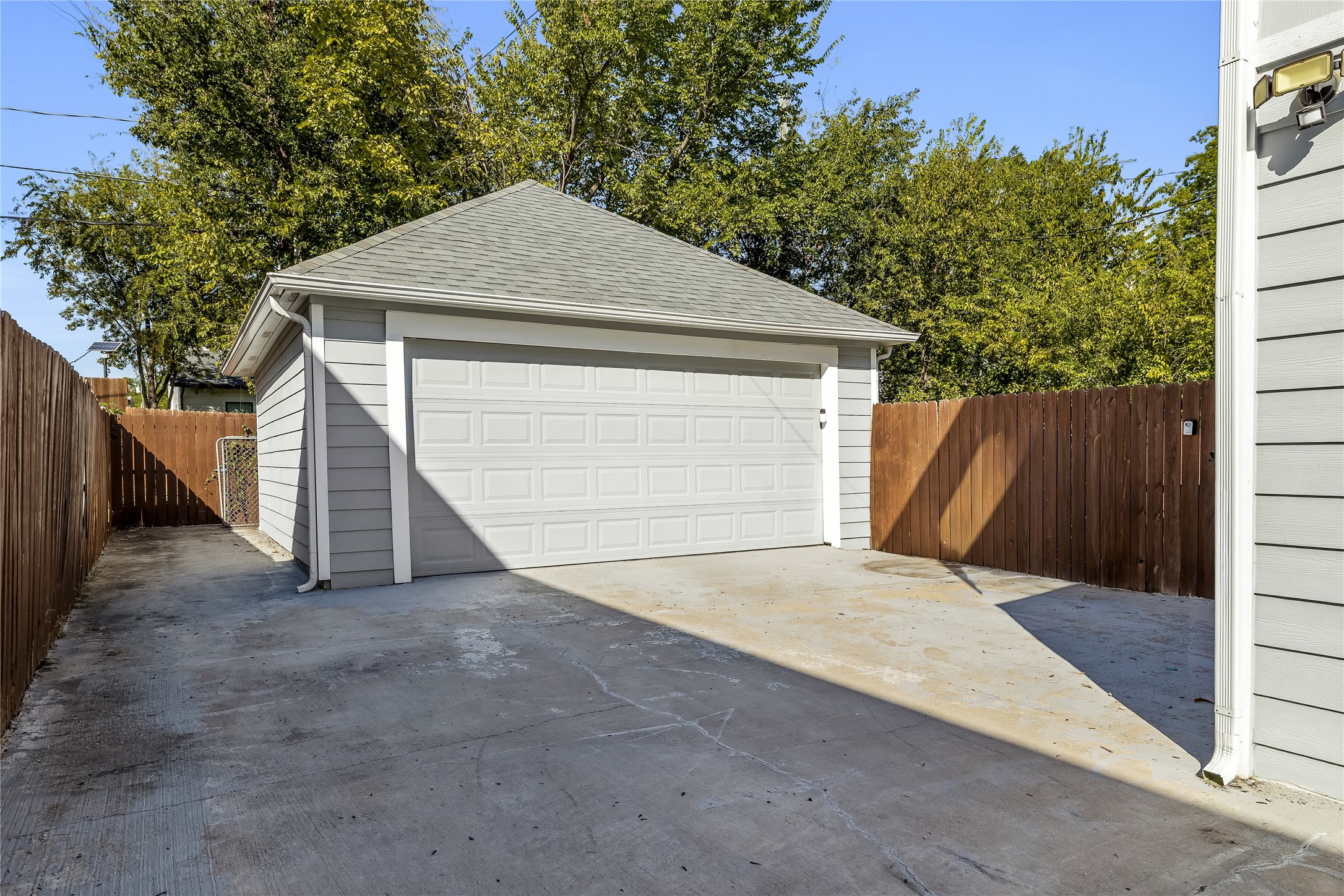 2728 Livingston Avenue