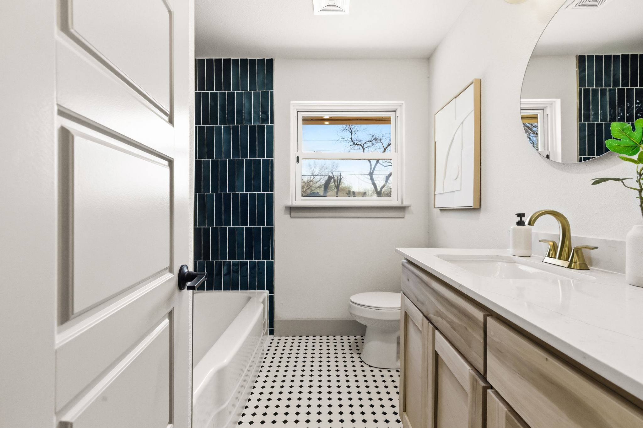 10060 San Lorenzo Drive