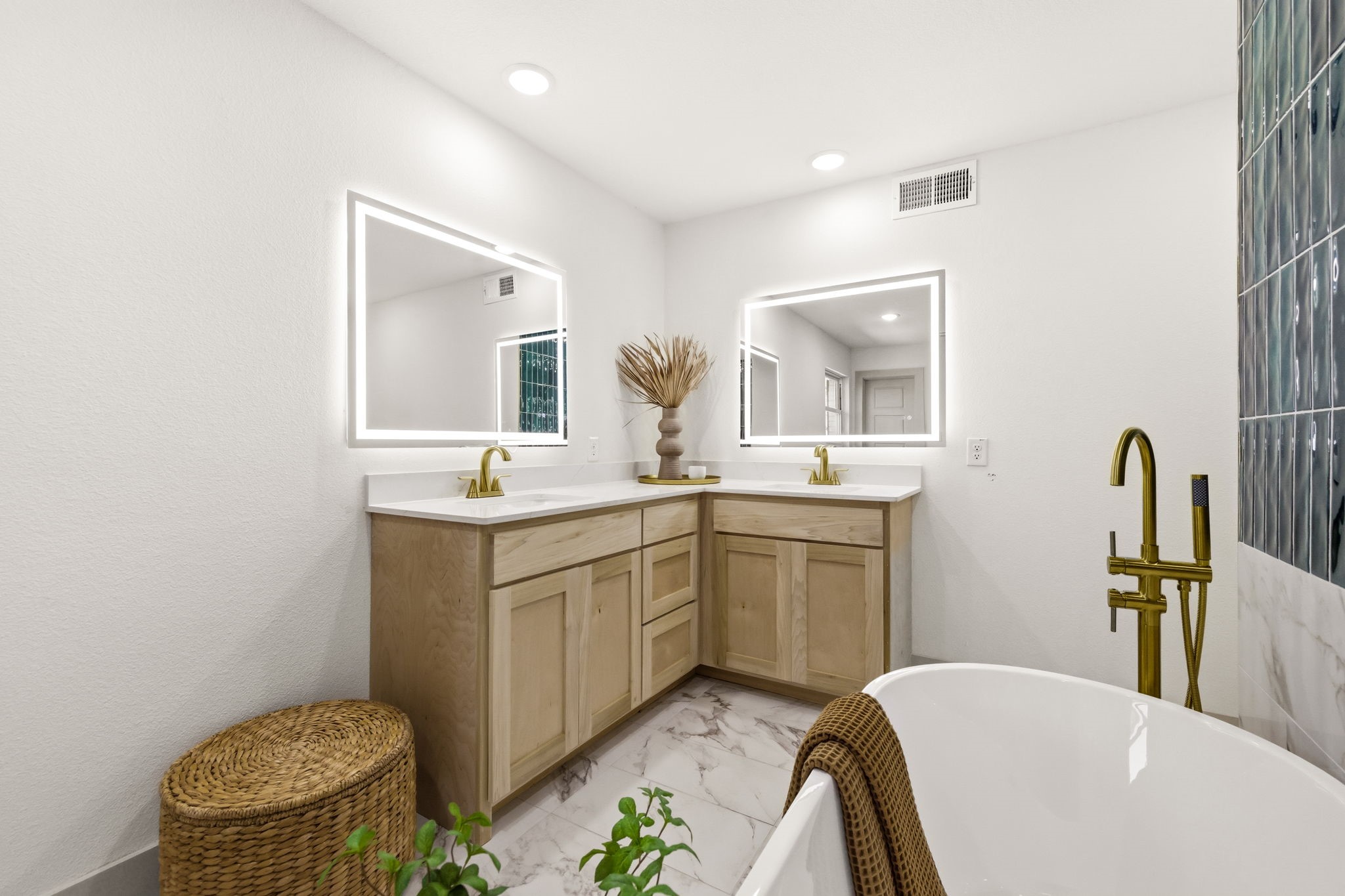 10060 San Lorenzo Drive