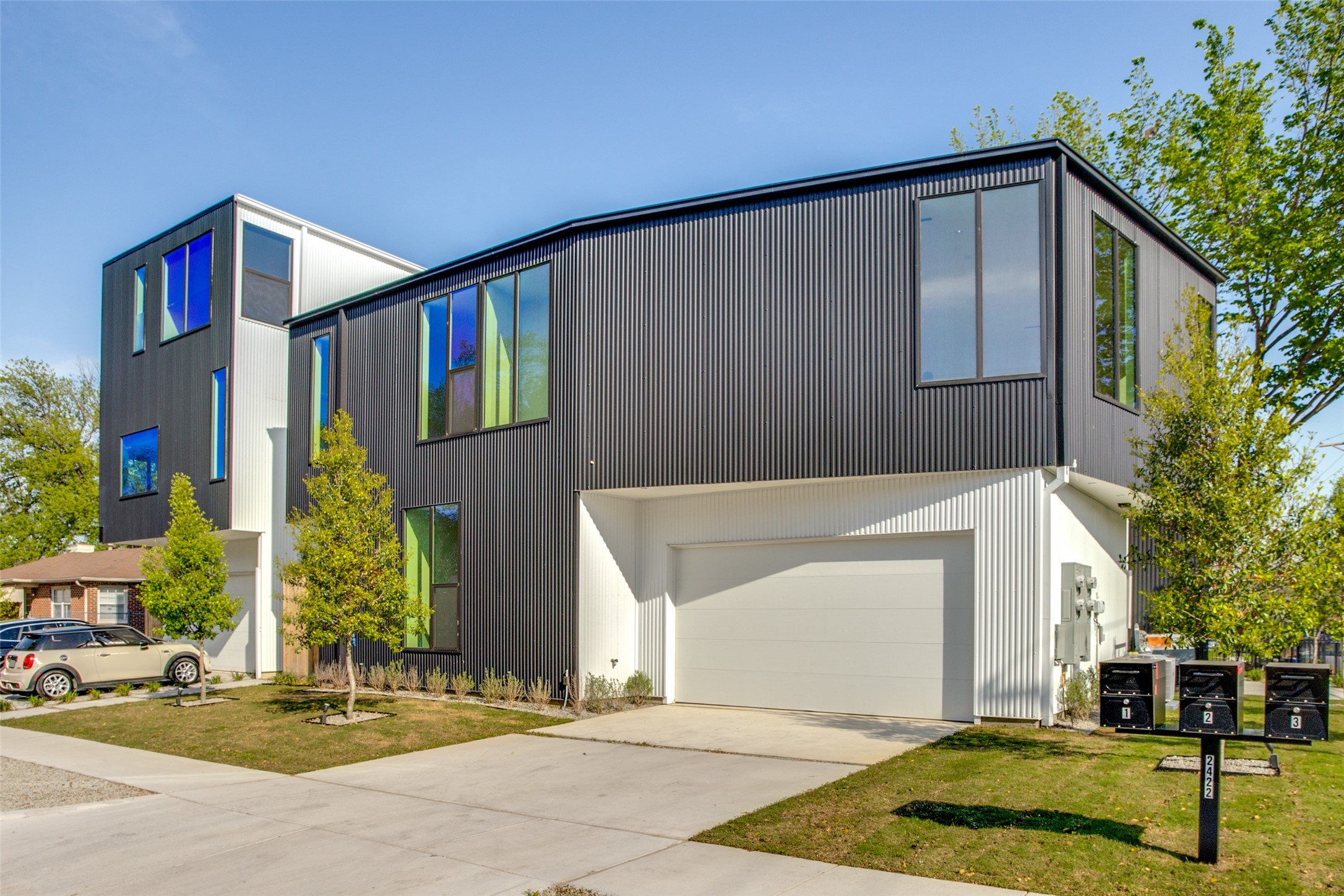 2422 N Carroll Avenue 2