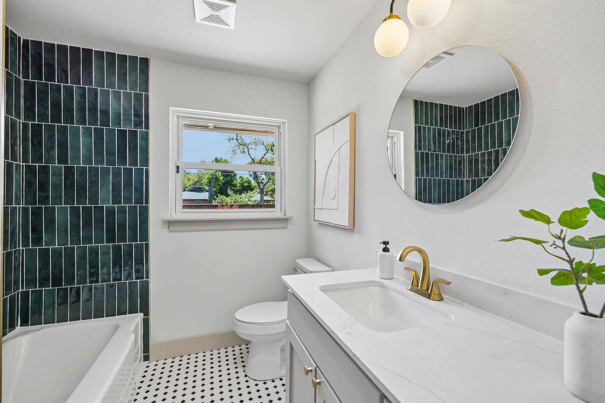 10060 San Lorenzo Drive