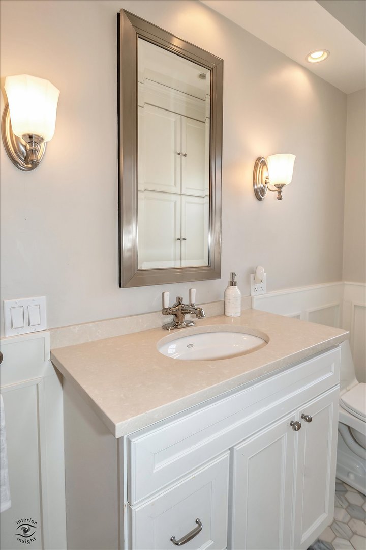 9519 S LEAVITT Street