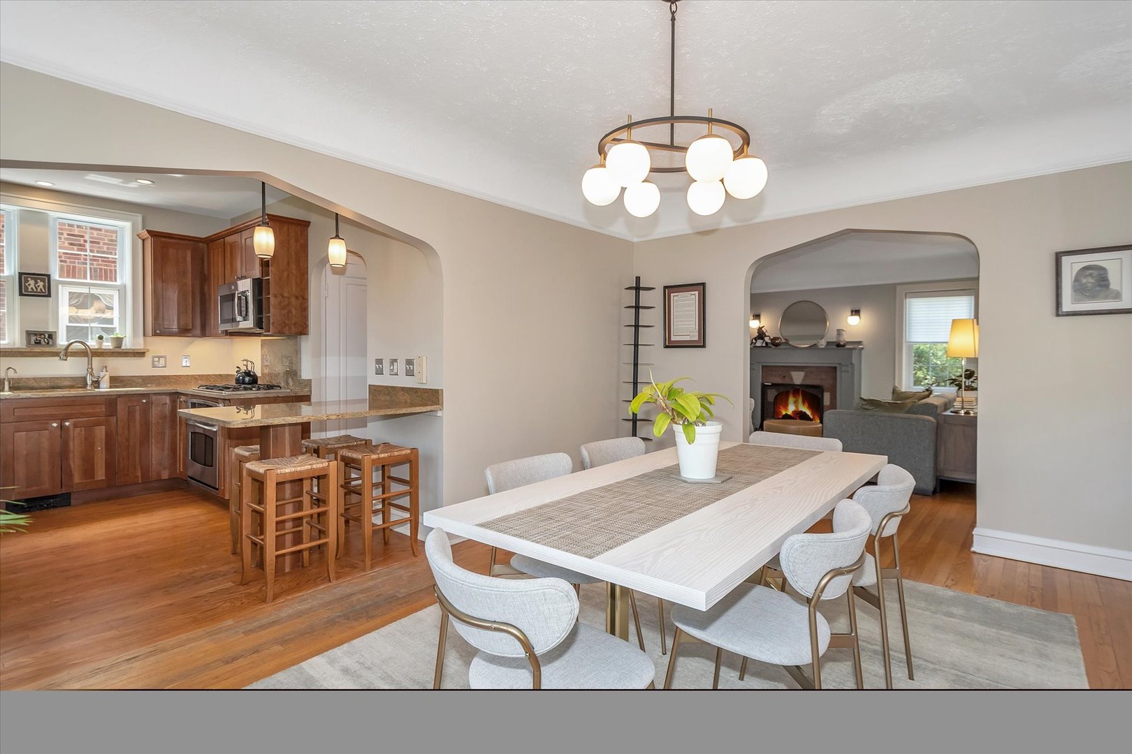 9519 S LEAVITT Street