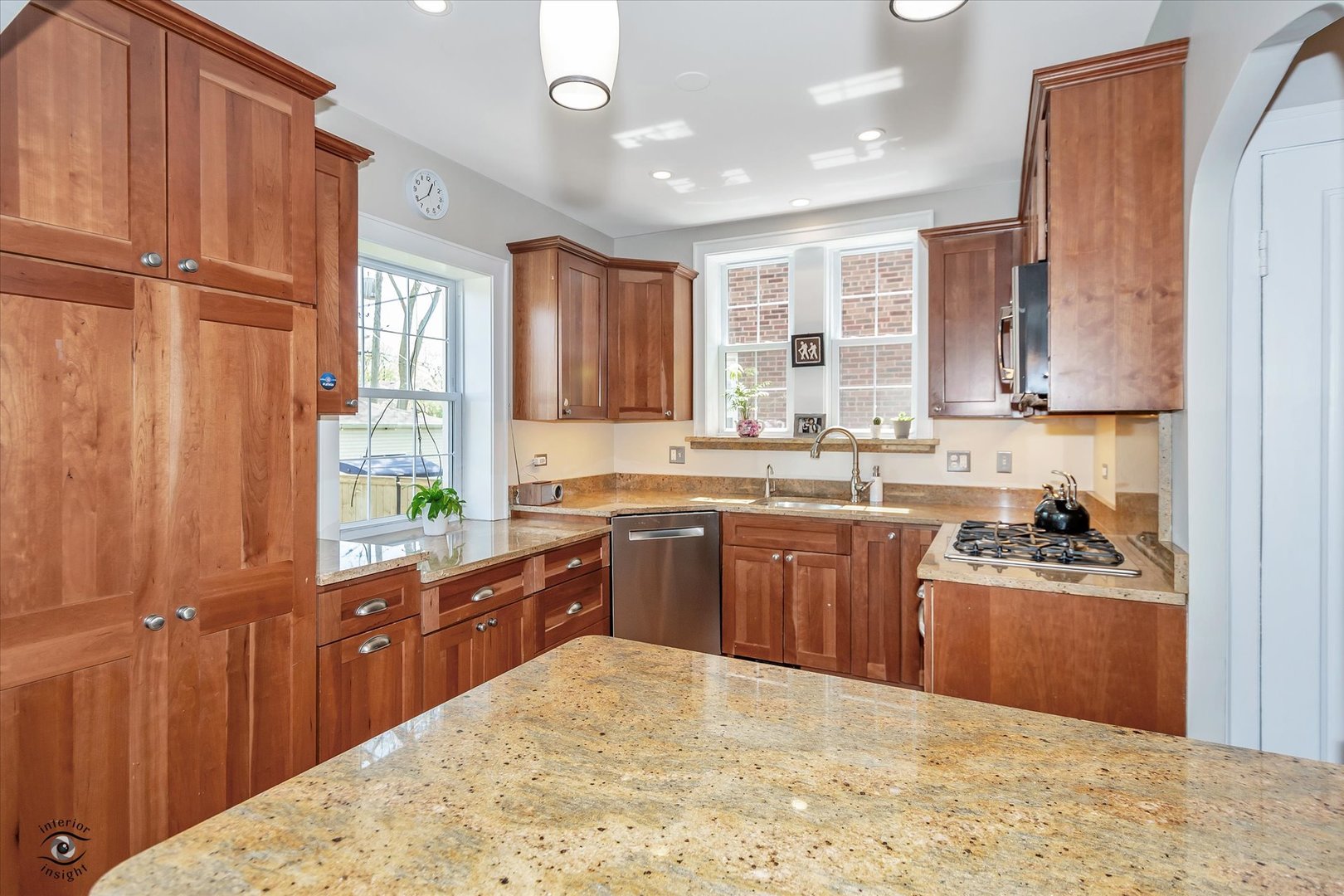 9519 S LEAVITT Street