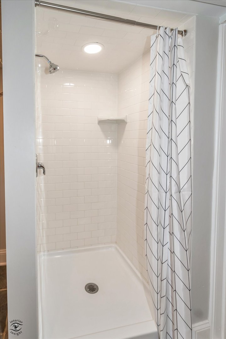 9519 S LEAVITT Street