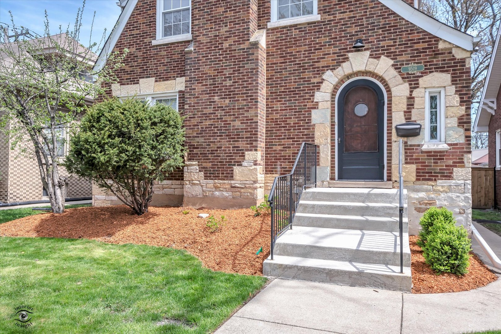 9519 S LEAVITT Street