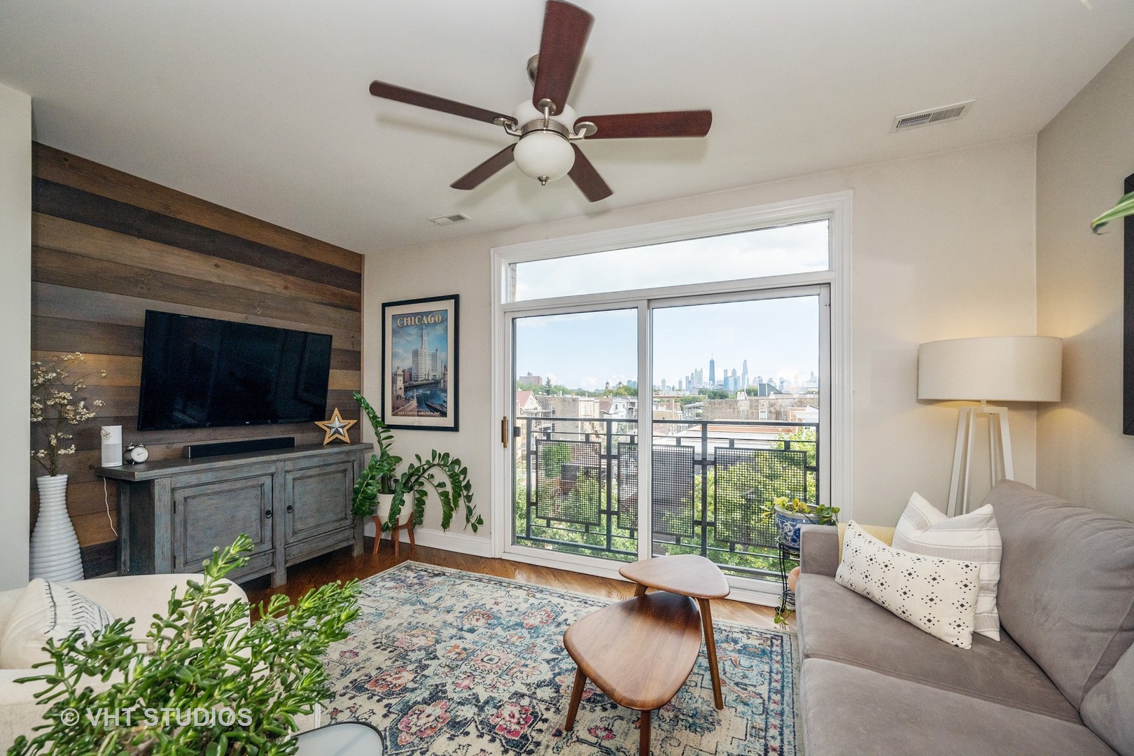 1800 W Erie Street Unit: 16