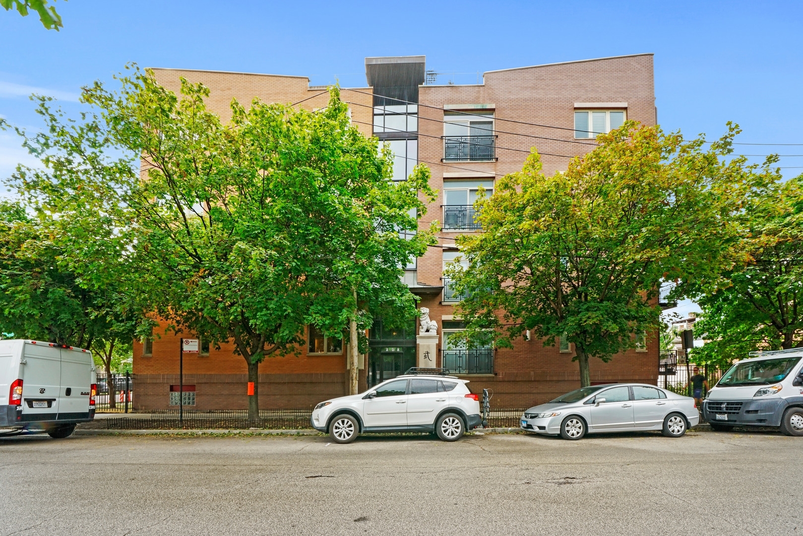 1800 W Erie Street Unit: 16