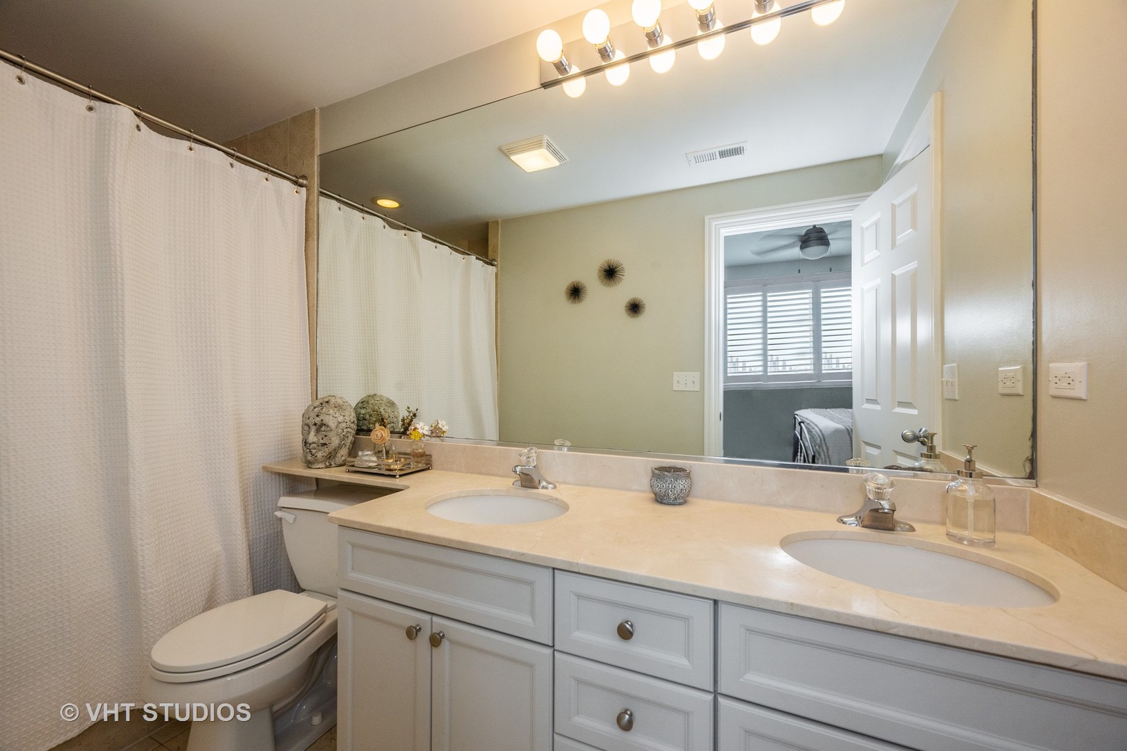 1800 W Erie Street Unit: 16