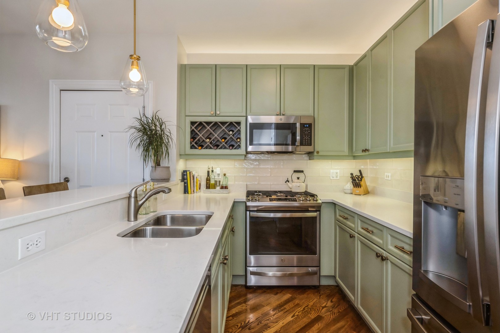 1800 W Erie Street Unit: 16