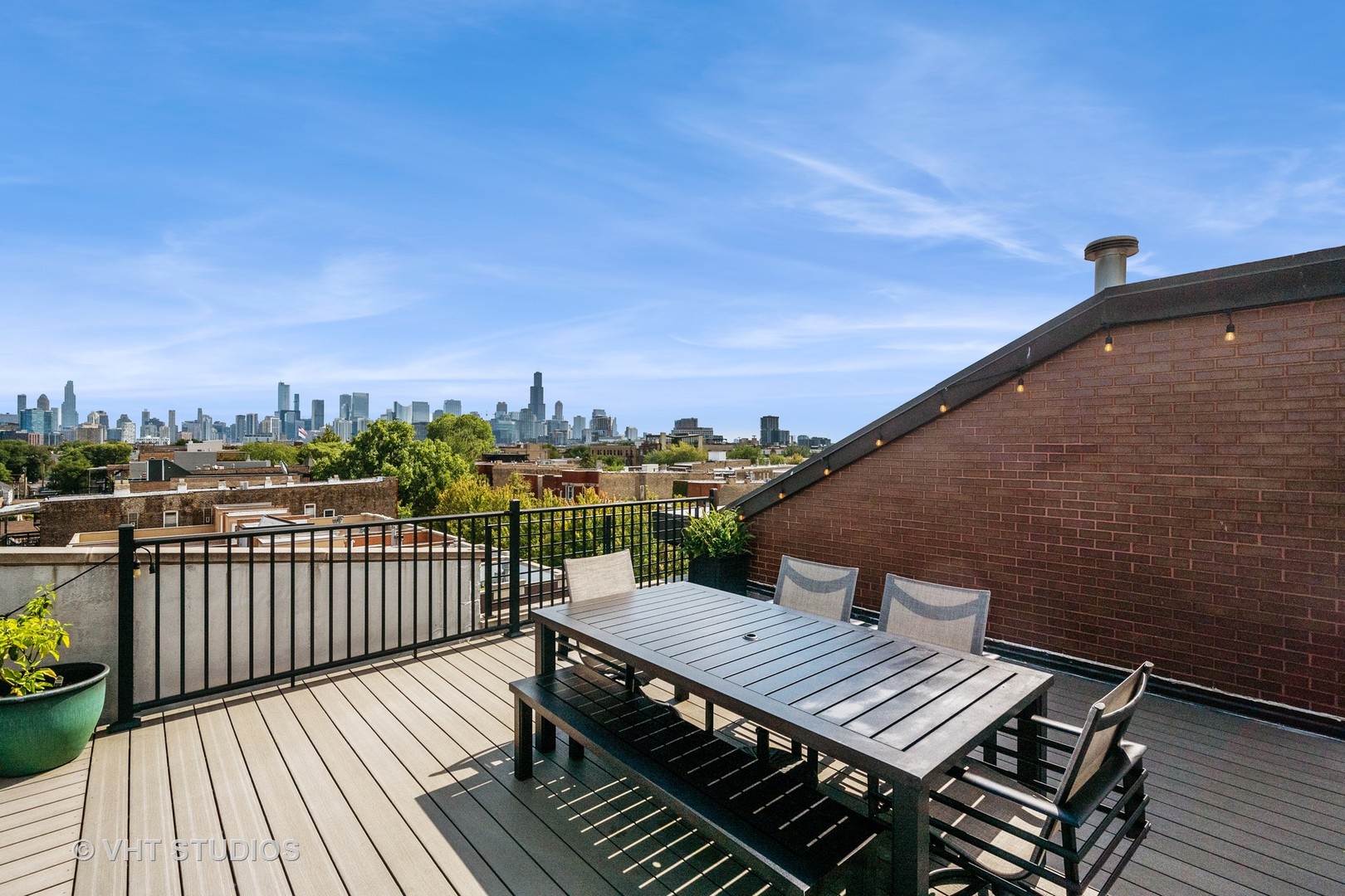 1800 W Erie Street Unit: 16