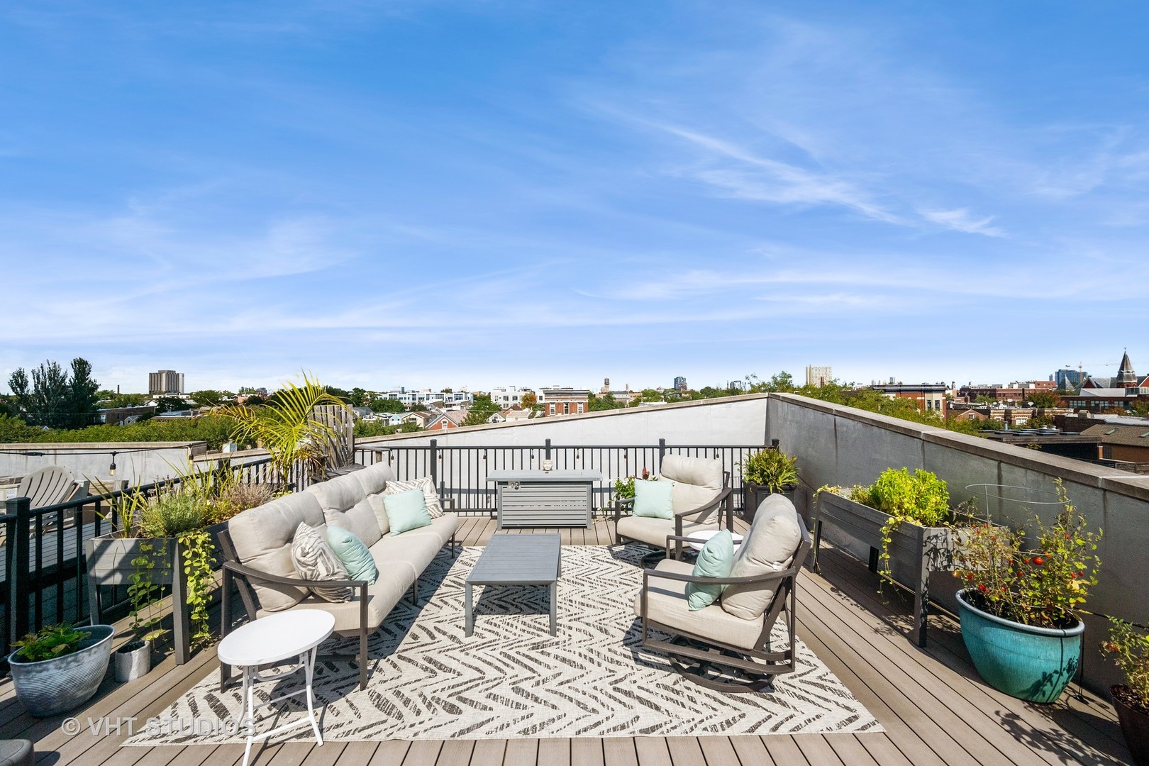 1800 W Erie Street Unit: 16