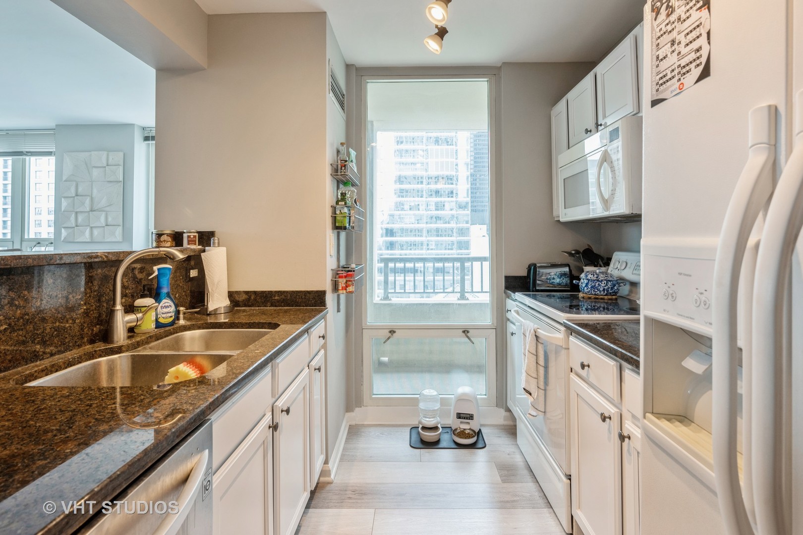 345 N LaSalle Boulevard Unit: 2003